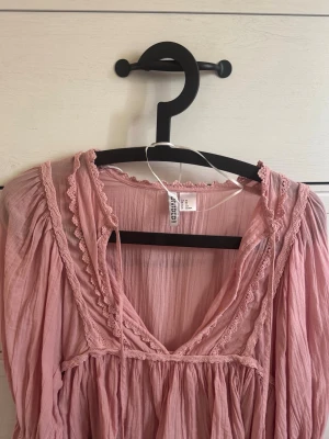Rosa blus - Fin rosa blus passar till allt så snyyyygg 🥰🥰