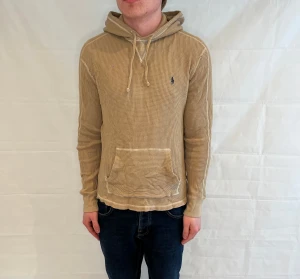 Polo Ralph Lauren Hoodie Beige - Beige hoodie från Polo Ralph Lauren i bra begagnat skick.