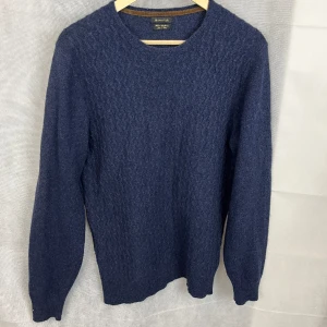 Massimodutti Kashmir tröja  - Riktigt skön massimodutti tröja i kashmirblandning. Storlek M, väldigt fint skick. 