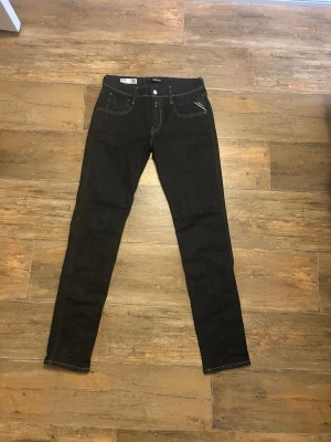 Replay Anbass Hyperflex - Snygga mörkblå slim fit jeans som är använda endast en gång, säljer de för att de är för små. Tvivla inte att skriva om du har några frågor 
