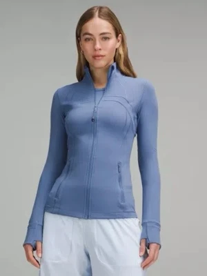 Lululemon define jacket - Säljer denna lululemon define jacket i blått. Mycket sparsamt använd så i gott skick😊🩵