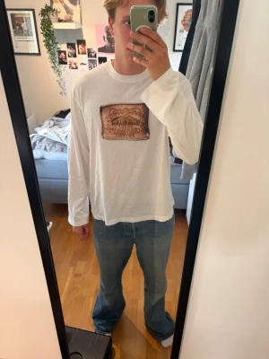 Acne Studios longsleeve - Riktigt snygg longsleeve T-shirt från acne studios. Storlek L/XL. Köptes på Acne Archive i Stockholm för en vecka sedan, kvitto och prislapp finns!