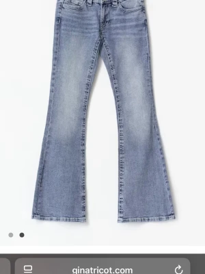 Ljusblå bootcut jeans💕 - Jättefina jeans från Gina 14+!💕storlek M Tall!