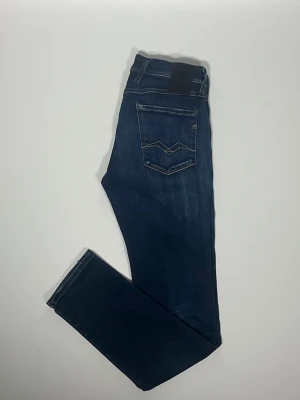 Replay anbass jeans hyperflex  - 👕 Plagg: Jeans                                                          📏 Storlek: 30/32                                                            🏷️ Märke/Modell: Replay anbass hyperlfex                                   ✨ Skick: Fint skick                                                        💬 Vid frågor är det bara att skriva!                                                                                          🛍️ Gramenti