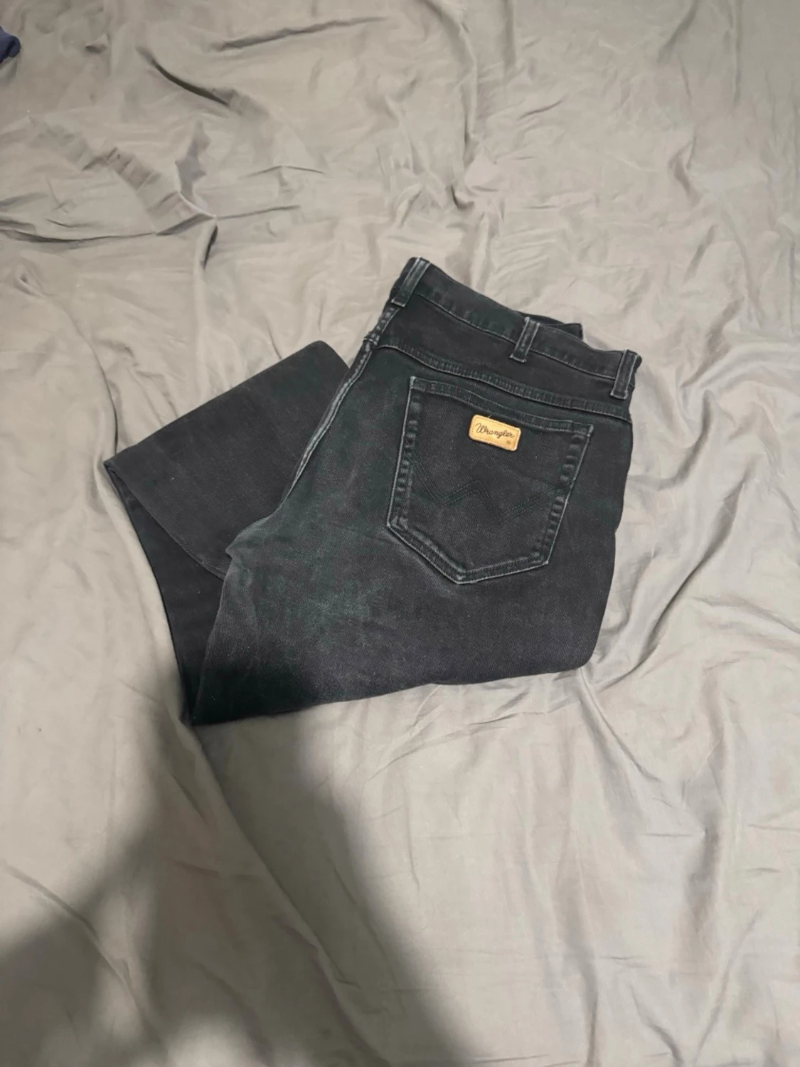 Svarta raka jeans från Wrangler