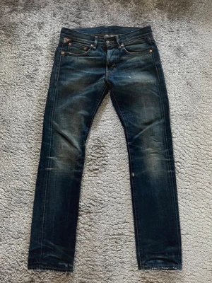 Ralph Laurent jeans  - Denim and supply Ralph Laurent jeans i mycket bra skick med en snygg regular slim fit. Märkta i storlek W29/L32 men Jämför gärna med måtten. Midja=41. Benlängd=101. Benöppning=18. Skriv privat vid minsta lilla och pris går givetvis att diskutera