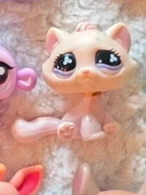 Littlest pet shop - Littlest pet shop Authentic katt #606. Skriv till mig privat för fler bilder. Skick som på bilden. Kolla gärna in min profil för bundle😊💕