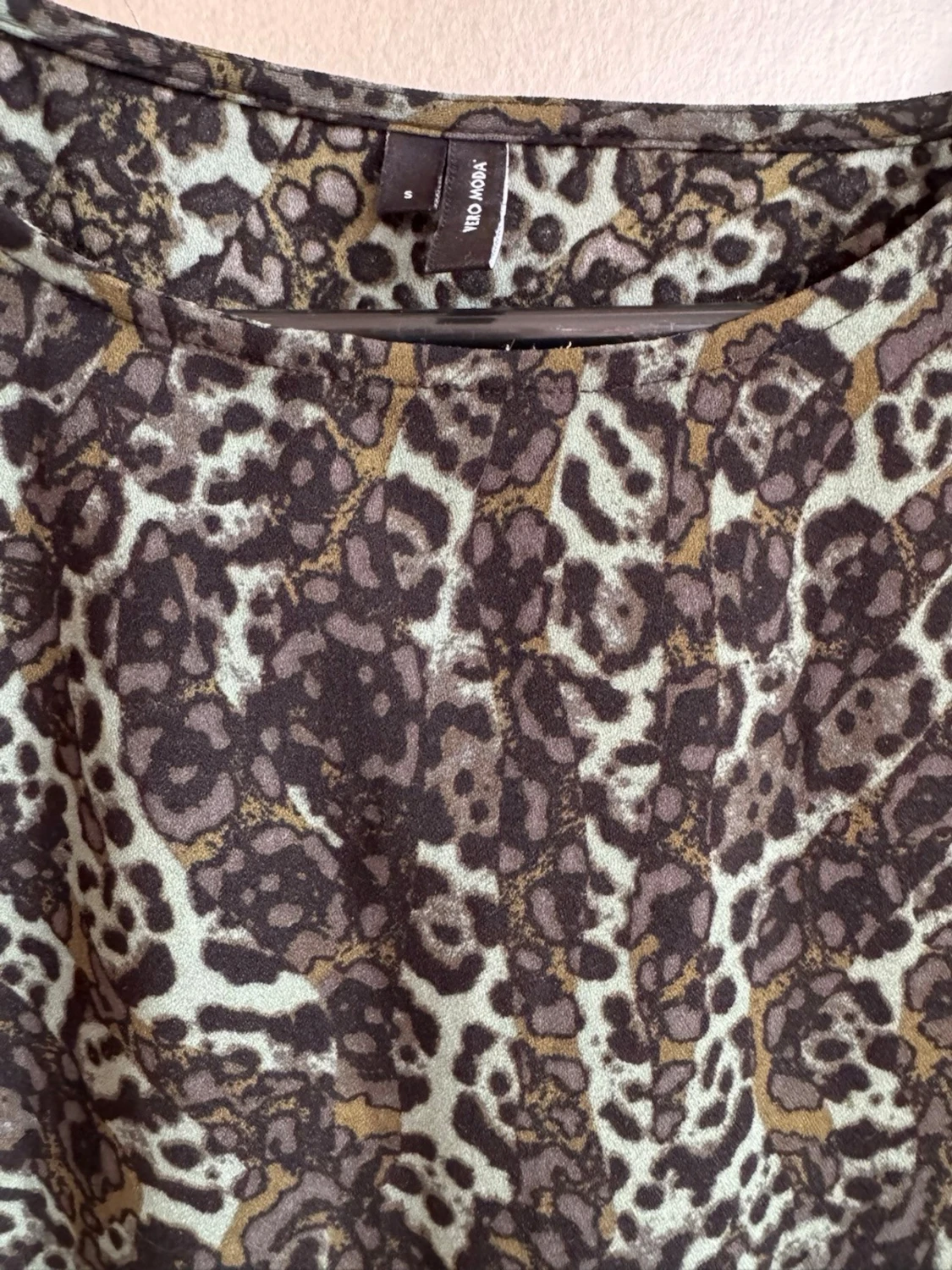 Leopardmönstrad blus i grönt  - 3