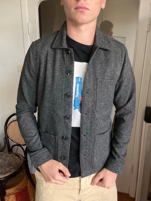 Grå overshirt 
