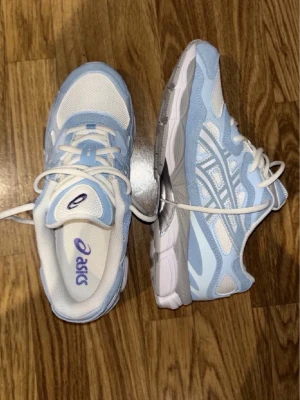 Asics gel trainers - Hej, säljer dessa Asics gel i ett nytt skick i storlek 43,5