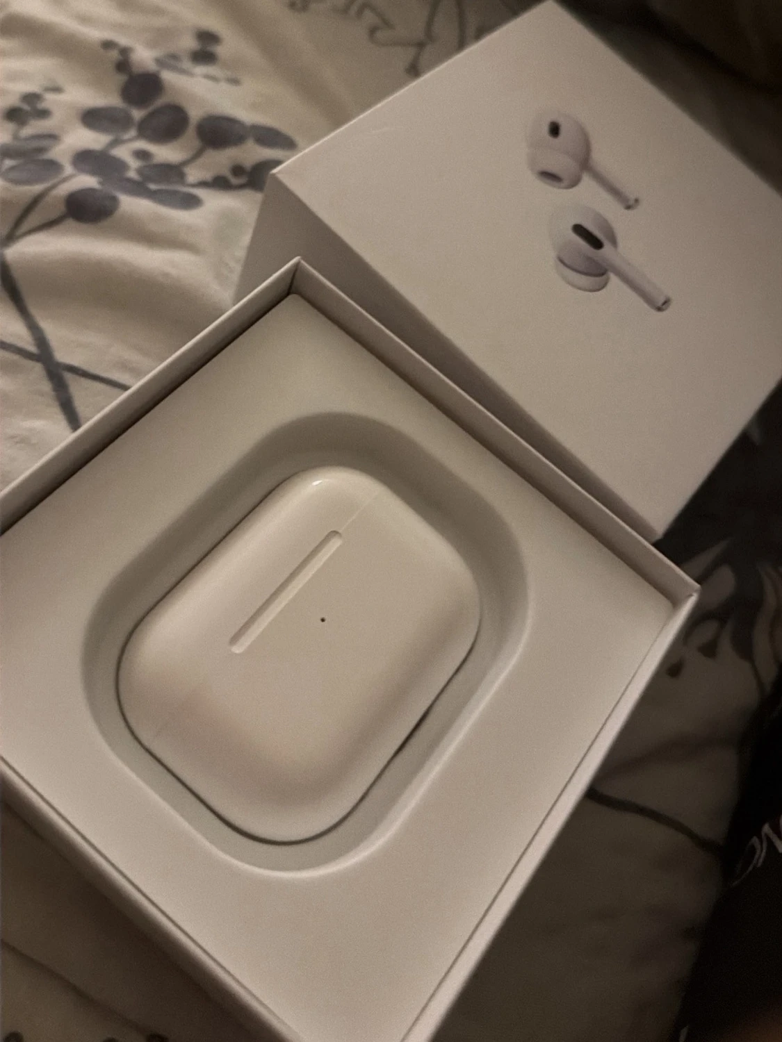 Apple AirPods Pro med laddningsetui
