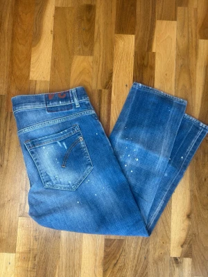 Dondup George Jeans - Säljer just nu dessa feta Dondup George Jeans🙌🏻Storlek: 34. Längd= 88 cm | Midja= 44 | Skriv  fler frågor eller funderingar!