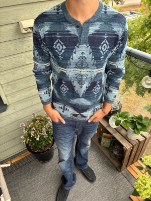Stickad tröja Ralph Lauren & Denim Supply  - Skit snygg stickat tröja från Denim Supply & Ralph Lauren i toppskick✅ Strorlek M men passar även S | Längd: 62cm ~ Axelbredd: 47cm | Skriv vid frågor eller funderingar och följ för mer!