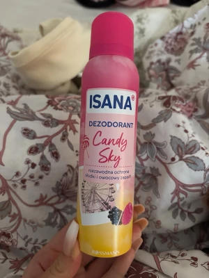 Deodorant  - Säljer en deodorant köpt i Polen från rossmann, helt ny! Lukten är sockervadd, hallon och björnbär, säljer den för 20kr + frakt! 