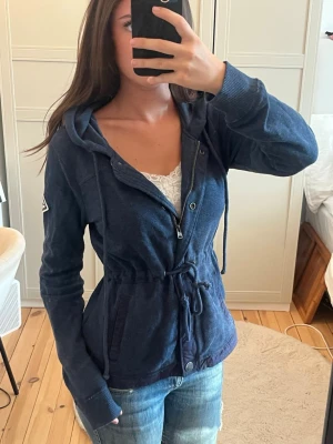 Hollister jacka - Jättefin kofta/jacka från Hollister i storlek M 