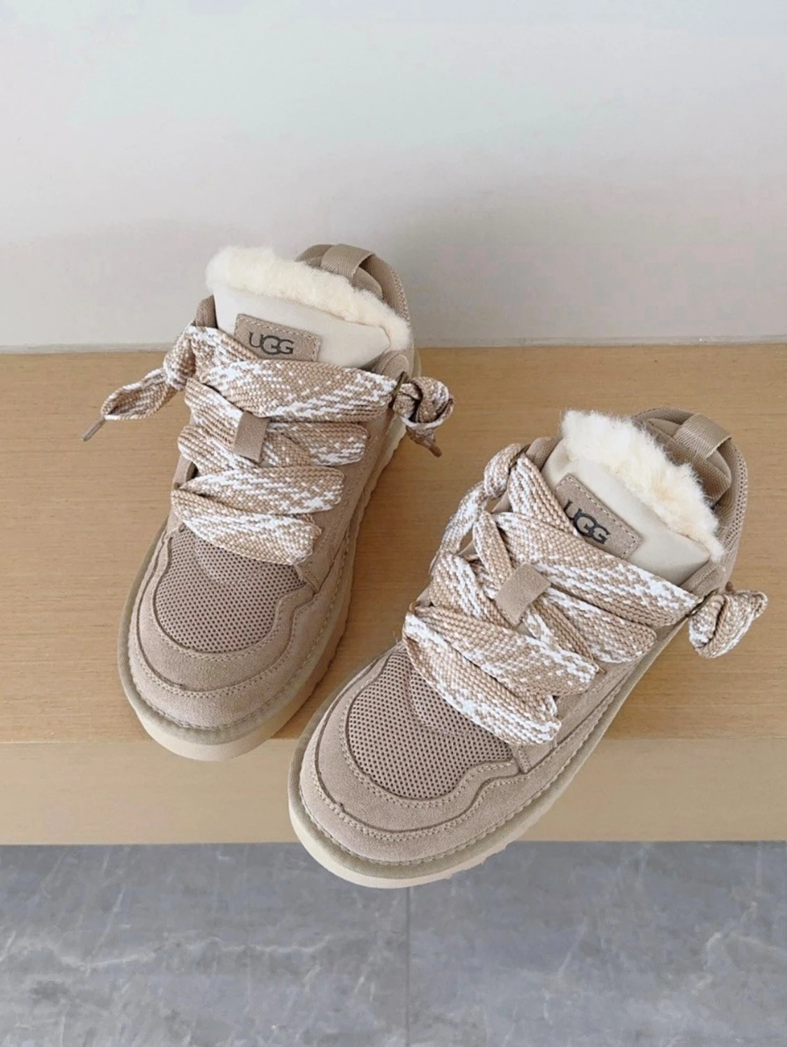 Beige sneakers från UGG med foder - 3
