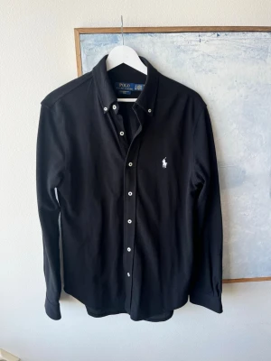 Ralph Lauren skjorta  - Snygg svart Ralph lauren skjorta i storlek S  