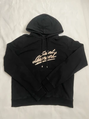 Saint Laurent hoodie - Säljer en sprillans ny Saint Laurent hoodie i storlek S (kan passa M)