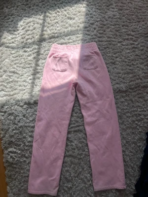 Ingen bild på dom sitter på men om du vill se för du fråga  - Rosa mjukis byxor från lager svin sköna!!