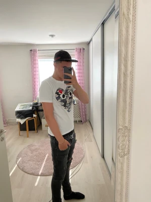 tshirt med 2 hjärtan - helt ny, väldigt unik, snygg till sommarn 