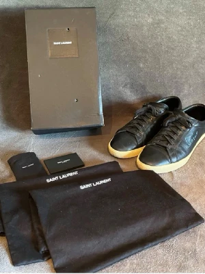 Saint Laurent skor - Skor från Saint Laurent | Storlek:46, innermått 30,5cm | Svarta | Allt på bilderna följer med | 