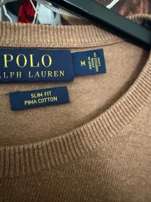 Ralph lauren  - En snygg stickad polo Ralph lauren kofta i storlek m passar även s 