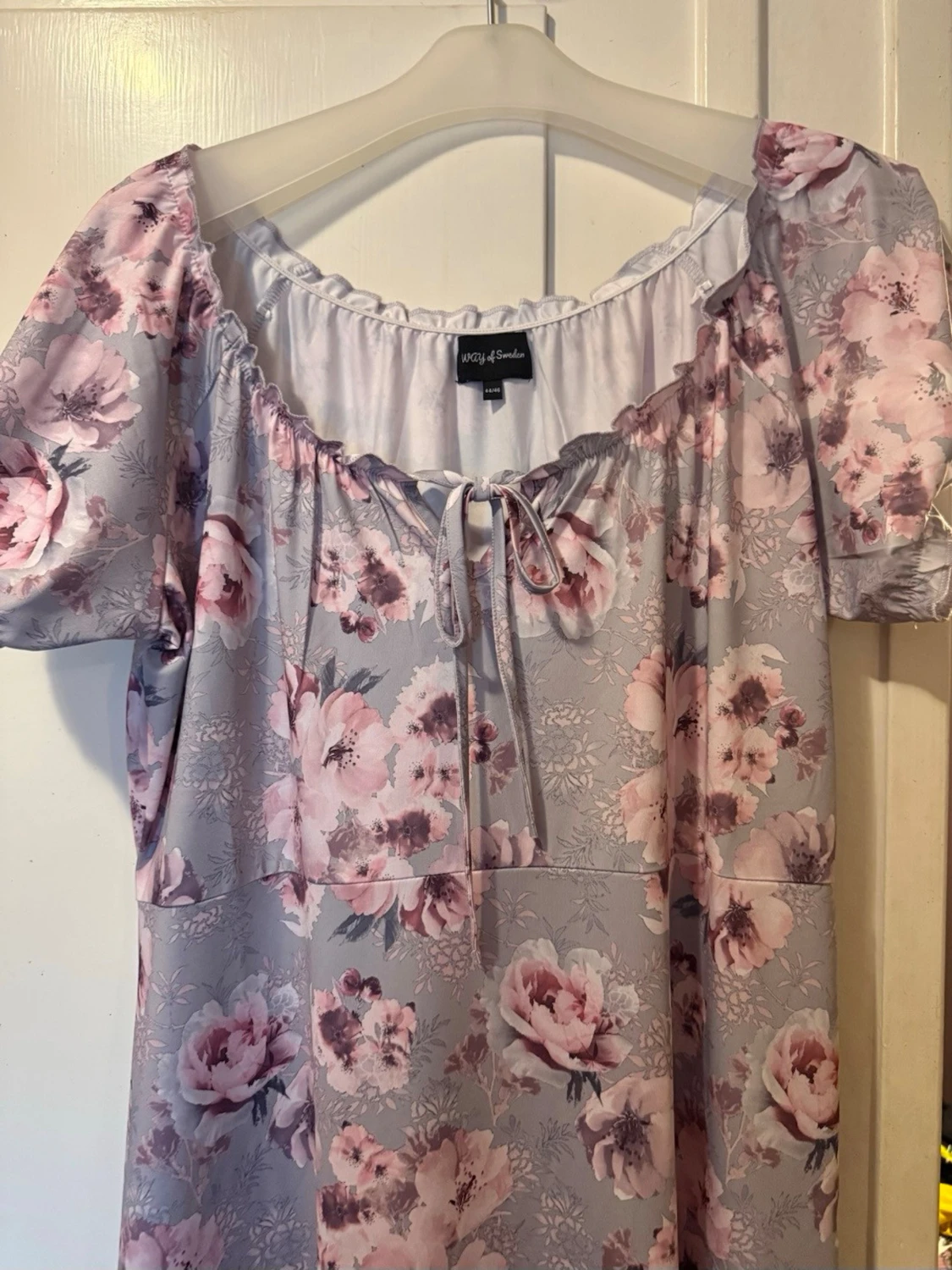 Lång blommig klänning med puffärm