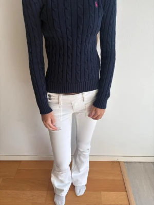 Ralph Lauren tröja - Mysig blå stickad tröja från Ralph lauren, inte mycket använd och inga skador