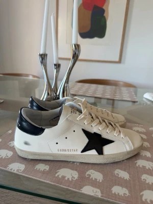 Golden Goose Superstar - Storlek 43, sparsamt använda  