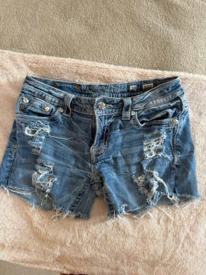 Miss me shorts - Blåa jeans shorts från miss me, köpte på second hand utomlands och har knappast använt de. Inga defekter