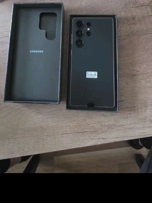 Samsung Galaxy S25 Ultra  - Helt ny mobil som ej är använd. Förpackningen har öppnats.  Nypris: 9990 mitt pris: 8000