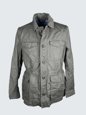 Massimo Dutti Field Jacket - Skick: 9/10. | Ingår: endast skjortan. | Nypris: +- 2000 SEK. | Givetvis äkta! Hör av er vid frågor. | Modellen är 183cm och väger 70 kg.