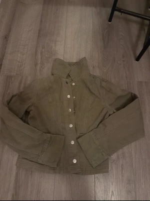 Grön jeansjacka - Mycket bra skick!
