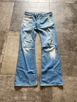 Vintage Flared Jeans Diesel Zatiny - Tja! Säljer nu mina sjukt feta diesel zatinys🥹de är i sjukt bra skick och i strlk 32/34😉 tveka inte på att skriva ifall du har frågor🫡 
