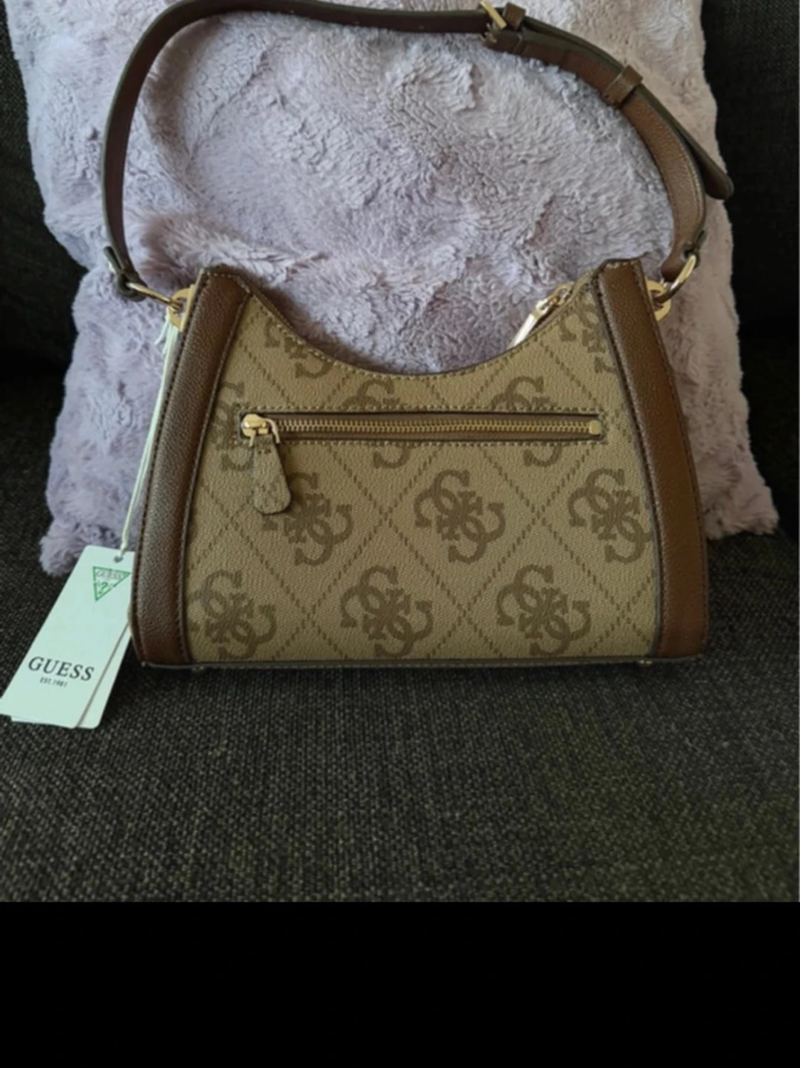Beige och brun axelväska från Guess - 3