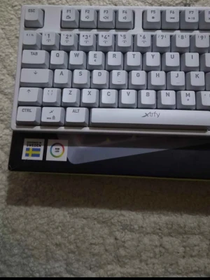 Xtrfy tangentbord  - Säljer ett Xtrfy K4 RGB TKL i fint skick. Nypris ca 900–1 100 kr.  Mekaniskt tangentbord med snabb respons, perfekt för gaming. RGB-belysning