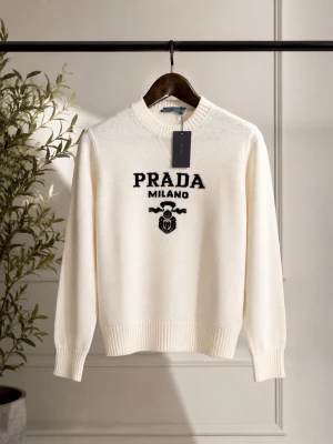 Vit stickad tröja från Prada - Kom privat för mer bilder 