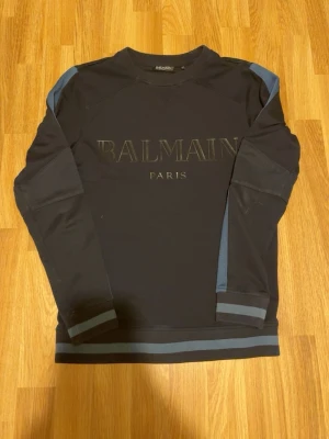 Balmain tröja - Fin balmain tröja som har blivit använd ganska många gånger men är i jätte bra skick