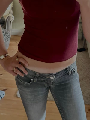 Lowwaist jeans - Lågmidjade jeans från lager 157. Modellen blaze. Stl xxs och säljes pga att jag gått upp en storlek och de blivit försmå. Inga defekter.