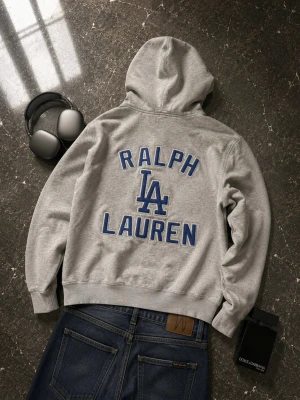 Limiterad Hoodie från Ralph Lauren - Sällsynt hoodie från Ralph Lauren som släpptes 2010 med bara 500 upplagor. Storlek M. Finns frågor är det bara att höra av sig!