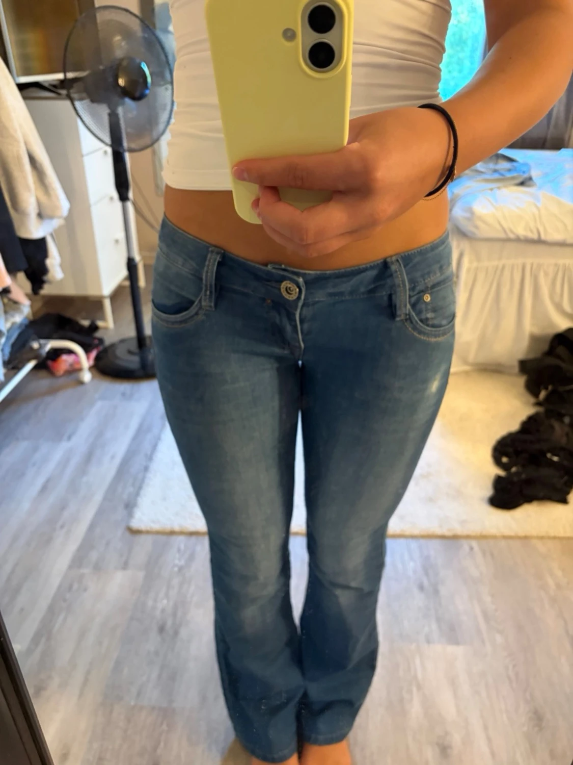 Blå lågmidjade bootcut jeans