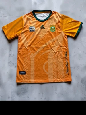 Syd Afrikas fotbollströja, alla storlekar  - Säljer Syd Afrikas matchtröja | Skick 10/10 med tags på | Storlekar: Small, Medium, Large, XL, XXL |