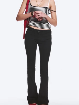 weekday cheap monday bootcut jeans - Snygga svarta jeans med bootcut passform. storlek 24/30. köpte för 400kr, helt nya! ❤️storlek 24/30