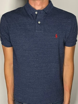 Ralph Lauren pike  - 👕 Plagg: Piké                                                                  📏 Storlek: S                                                               🏷️ Märke/Modell: Ralph Lauren slim Fit                                   ✨ Skick: Fint skick                                                        💬 Vid frågor är det bara att skriva!                                                                                          🛍️ Gramenti