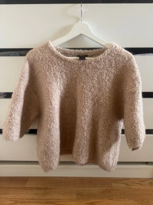 Biege/brun stickad tröja mohair ull mix  - Biege stickad tröja i mohair ull mix ifrån Lindex🤎