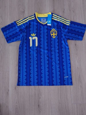 Sverige VM tröja #17 Gyökeres - Hej! Säljer nu denna Sverige VM tröja med Gyökeres #17 på ryggen. Om du har några frågor så är det bara att skriva till mig privat!