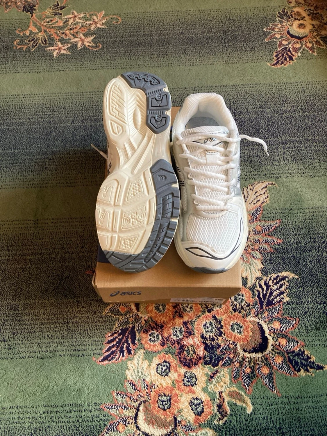 Vita Asics sneakers med silverdetaljer - 2