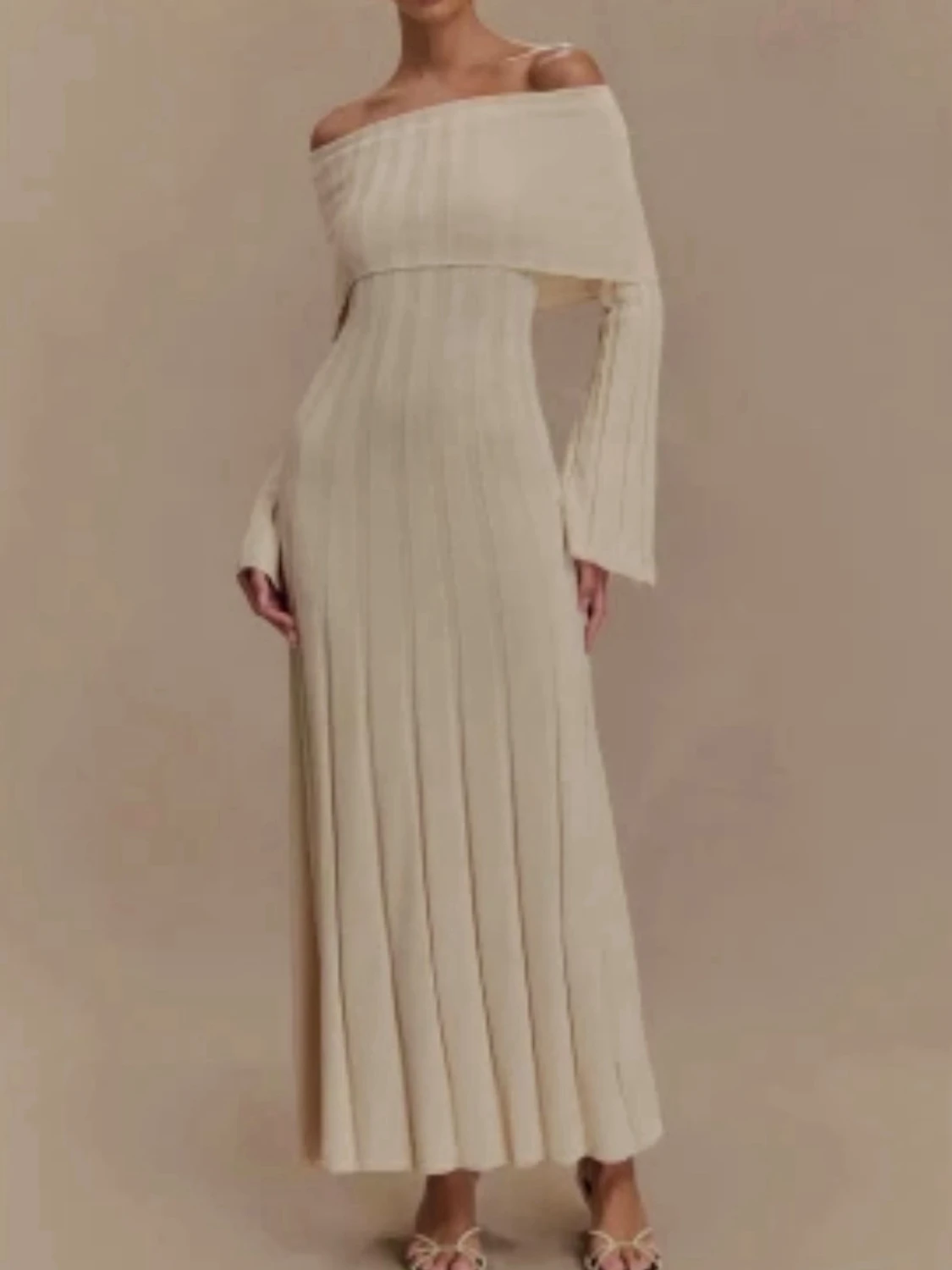 Offshoulder ribbad långklänning beige 