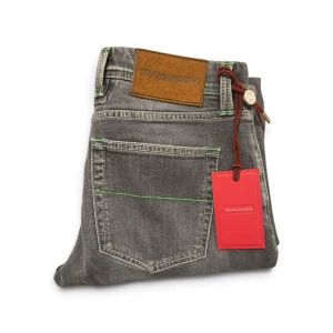 Tramarossa jeans. - Snygga jeans från tramarossa.                                    Skick - sprillans nya.                                                        Storlek, waist 29 passar 30.                                            Nypris ~ 3500.                                                                 Självklart äkta.                                                                  Postas inom 24 timmar.