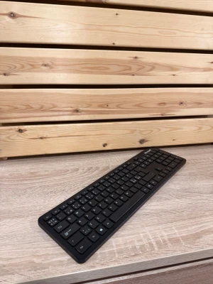 Microsoft Trådlöst Bluetooth Tangentbord - Microsoft Trådlöst Tangentbord i bra skick och funkar som det ska. Kopplas via Bluetooth.